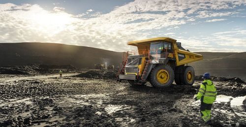 Camion ribaltabile rigido - R100 - Volvo Construction Equipment Germany GmbH - a scarico posteriore / Tier 4 / fuoristrada