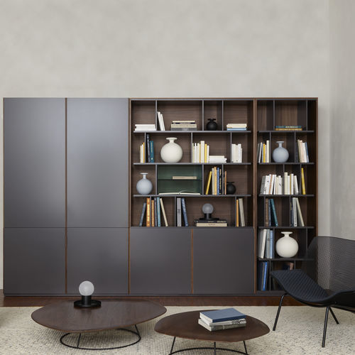 Tavolino basso contemporaneo - PEBBLE - CINNA - in noce americano / in acciaio laccato / con supporto in acciaio laccato