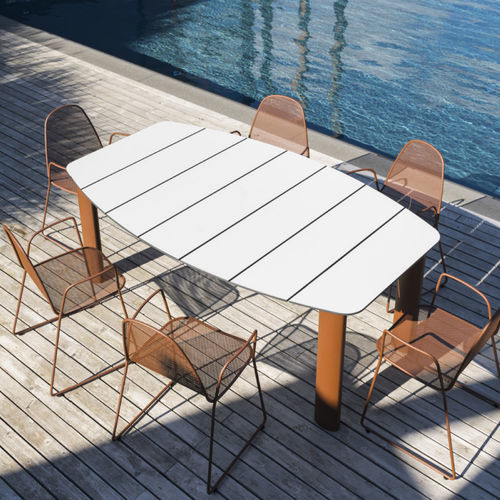 Tavolo contemporaneo - SILENO - Crema Outdoor S.r.l. - in laminato / con supporto in alluminio verniciato / a semicerchio