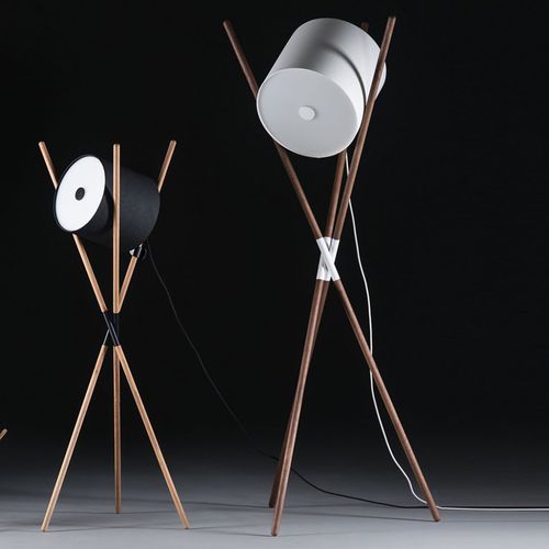 Lampada da terra - SHIFT - Artisan Solid Wood Furniture - in acciaio con rivestimento a polvere / in rovere / in noce