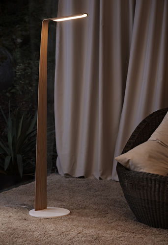 Lampada da terra - SWAN - Tunto - in legno / contemporanea / con cavo