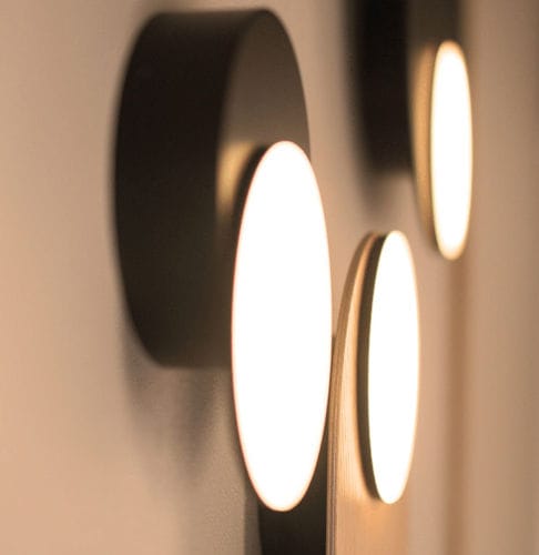 Applique contemporanea - DOT  - Tunto - da interno / in legno laccato / scultura