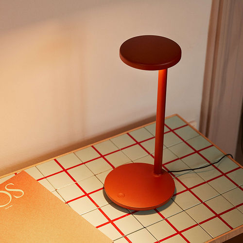Lampada da tavolo - OBLIQUE - FLOS - in alluminio estruso / contemporanea / con cavo