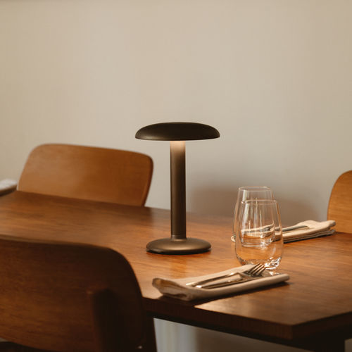 Lampada portatile - GUSTAVE  - FLOS - in alluminio / contemporanea / a batteria ricaricabile
