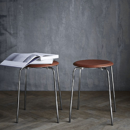 Sgabello contemporaneo - DOT™ - Fritz Hansen - in noce / con supporto in metallo / imbottito