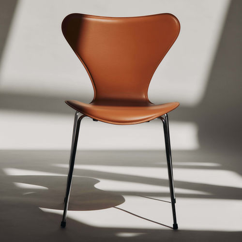 Sedia design scandinavo - SERIES 7&trade; - Fritz Hansen - da interno / in pelle / con supporto in acciaio