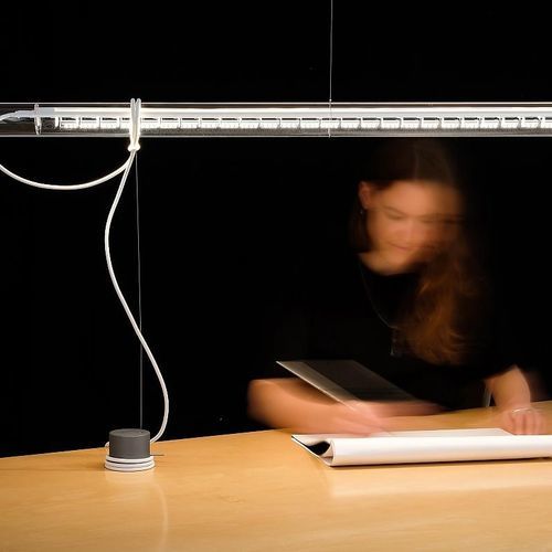 Luce sporgente - BALANCE - INGO MAURER - lineare / tubolare / professionale