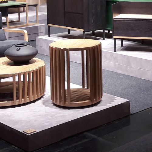 Tavolo d'appoggio contemporaneo - DRUM - Woodman Ltd. - in legno massiccio / con supporto in legno massiccio / rotondo
