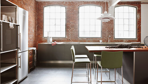 Cucina contemporanea - Loft Hamburg - eggersmann küchen GmbH & Co. KG - in ciliegio / in acciaio inossidabile / in laminato