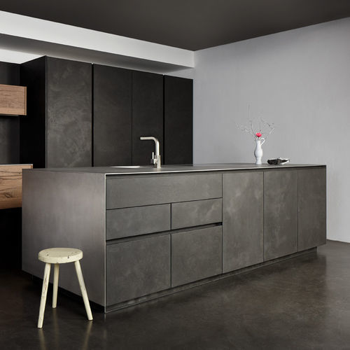 Cucina contemporanea - E3.0 - eggersmann küchen GmbH & Co. KG - impiallacciata in legno / in rovere / in acciaio inossidabile