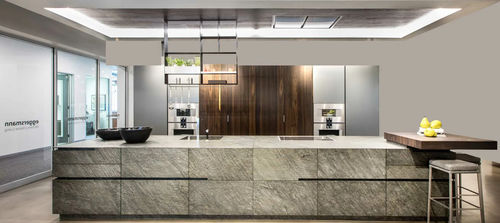 Cucina contemporanea - Beola Nera - eggersmann küchen GmbH & Co. KG - impiallacciata in legno / in rovere / in quarzite