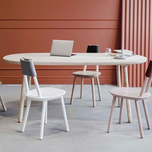 Tavolo da pranzo contemporaneo - NAÏVE - EMKO - in frassino / con supporto in legno / rotondo