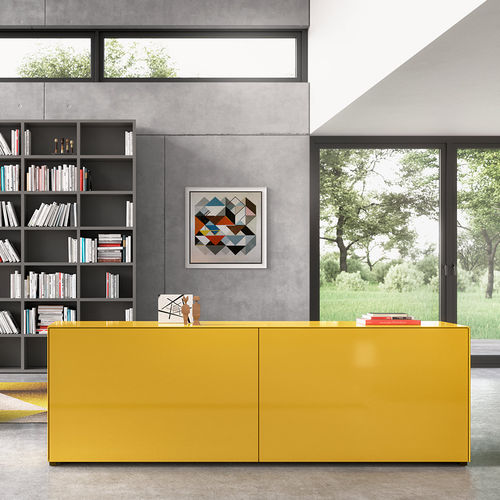 Credenza alta - SOMA  - Kettnaker GmbH & Co. KG Möbel-Manufaktur - con piedi alti / contemporanea / in legno laccato