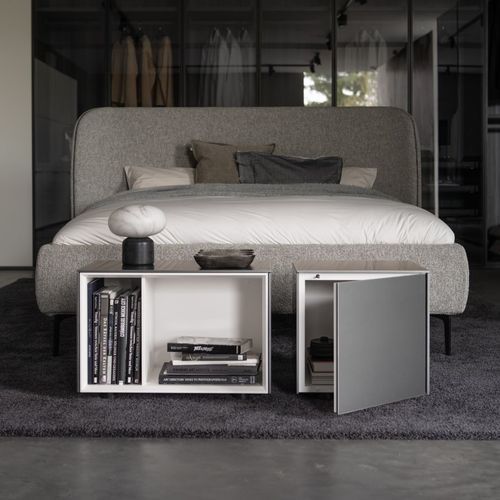 Comodino contemporaneo - BETT - Kettnaker GmbH & Co. KG Möbel-Manufaktur - in legno laccato / rettangolare / con contenitore