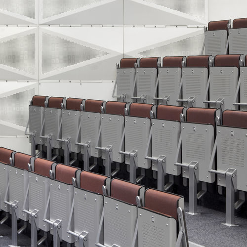 Sedia per auditorium contemporanea - LESS B - Mobel - da interno / in tessuto / in metallo
