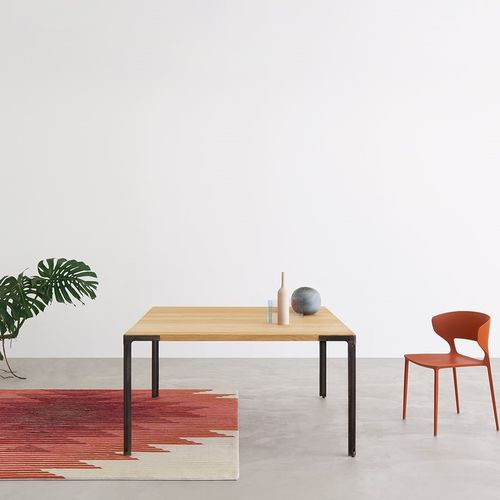 Tavolo contemporaneo - FAN - DESALTO spa - in rovere / con supporto in lamiera di acciaio / rettangolare