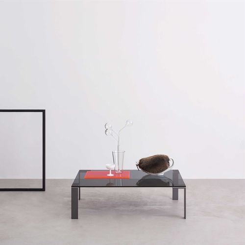 Tavolino basso contemporaneo - LIKO - DESALTO spa - in vetro / con supporto in acciaio / rettangolare