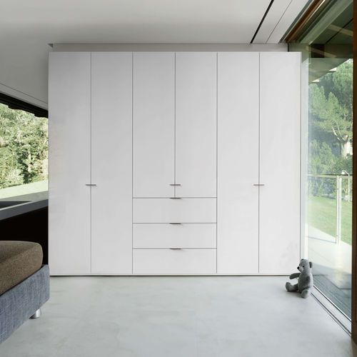Armadio contemporaneo - NEX  - Piure GmbH - in legno laccato / con ante battenti / a cassetti