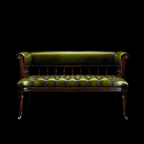 Divanetto imbottito classico - LOVE - Fleming & Howland - in pelle / con supporto in legno / con rotelle