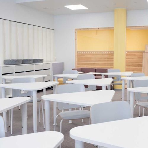 Scrivania per open space - PINTA - Martela - da terra / individuale / contemporanea