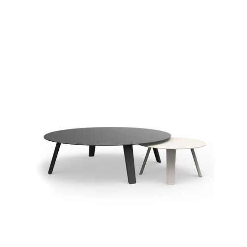 Tavolino basso design scandinavo - OONA - Martela - in rovere / in frassino / con supporto in legno