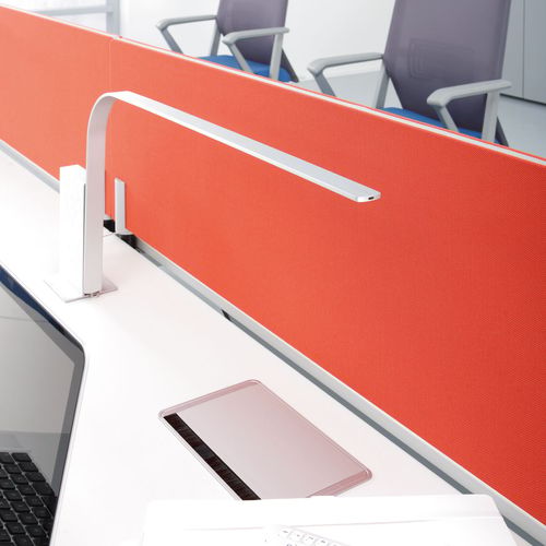 Divisorio per ufficio su scrivania - UNIVERSAL - Haworth Europe - in vetro / in laminato / in Plexiglas®