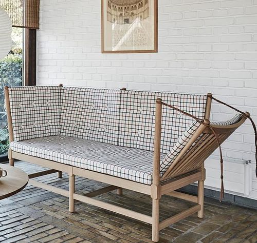 Divano design scandinavo - THE SPOKE-BACK - Fredericia Furniture - in tessuto / in pelle / con braccioli