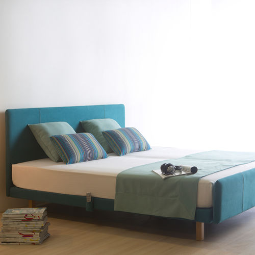 Testiera per letto matrimoniale - PENOLA - Kreamat NV - contemporanea / in tessuto / imbottita