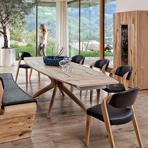 Tavolo da pranzo contemporaneo - V-Alpin - Voglauer Möbelwerk Gschwandtner & Zwilling GmbH & Co. KG - in rovere / con supporto in quercia / curvo