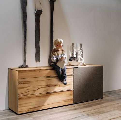 Credenza contemporanea - V-Alpin - Voglauer Möbelwerk Gschwandtner & Zwilling GmbH & Co. KG - in rovere / in pelle / in tessuto