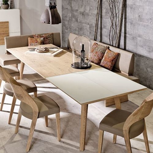 Tavolo da pranzo contemporaneo - V-Montana  - Voglauer Möbelwerk Gschwandtner & Zwilling GmbH & Co. KG - in rovere / in vetro / con supporto in quercia