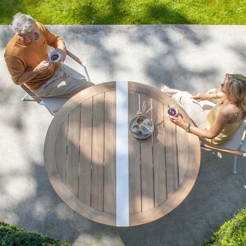 Tavolo da pranzo contemporaneo - TRAVERSE - Royal Botania - in teak / con supporto in alluminio / rotondo