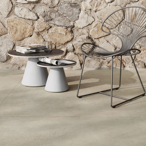 Tavolo d'appoggio contemporaneo - CONIX - Royal Botania - in teak / in ceramica / in pietra lavica