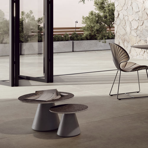 Tavolo d'appoggio contemporaneo - CONIX - Royal Botania - in teak / in ceramica / in pietra lavica