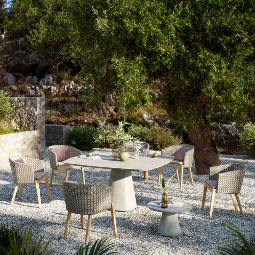 Tavolo da pranzo contemporaneo - CONIX - Royal Botania - in ceramica / in calcestruzzo / con supporto in calcestruzzo