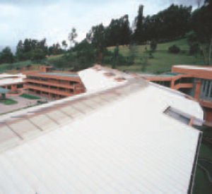 Pannello sandwich per tetto - HIPERTEC® ROOF SOUND - Metecno Bausysteme GmbH  - rivestimento in metallo / anima in lana di roccia