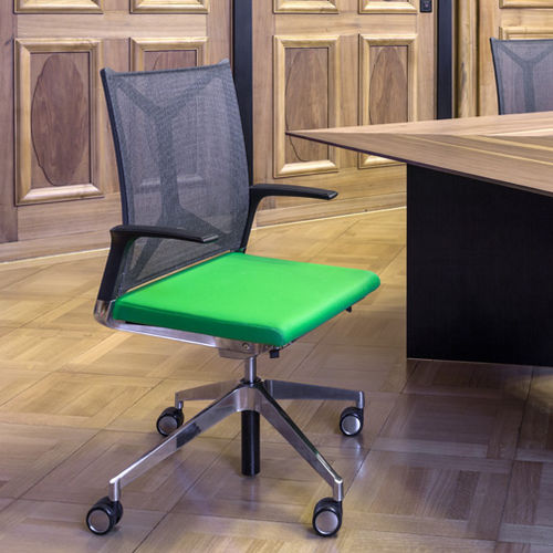 Poltrona da ufficio contemporanea - CAMIRO WORK&MEET - girsberger - a rete / imbottita / nera