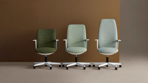 Sedia da conferenza classica - Zentori™ - KI - da interno / in tessuto / imbottita