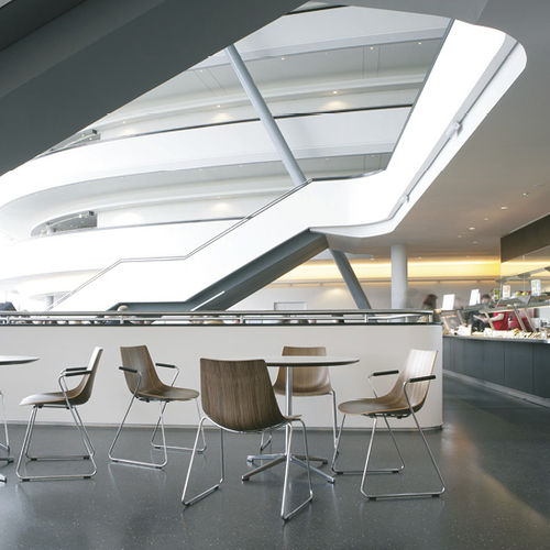 Sedia visitatore contemporanea - CURVE - allermuir - da interno / in tessuto / in noce