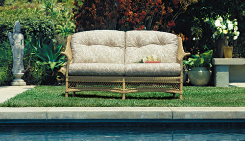 Divano classico - EASTLAKE - BROWN JORDAN - da giardino / in tessuto / in resina intrecciata