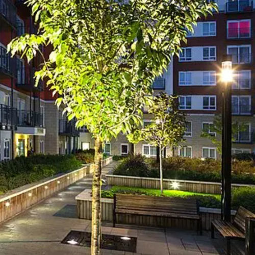 Panca per spazi pubblici contemporanea - CORVUS - Hess GmbH Licht + Form - in ghisa di alluminio / in frassino / in robinia