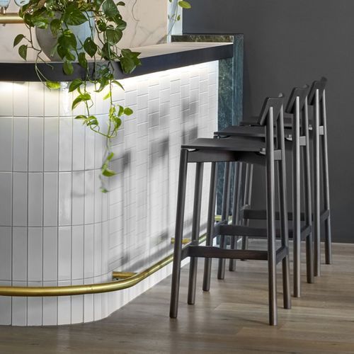 Sedia alta contemporanea - Rib  - schiavello - da interno / in frassino / in legno massiccio