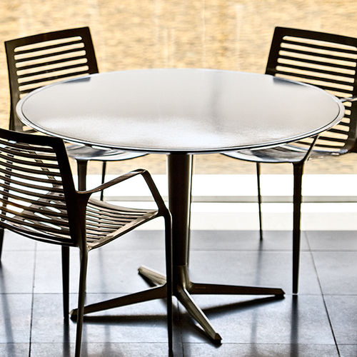 Tavolo da pranzo contemporaneo - CHIPMAN - landscapeforms - in metallo / rotondo / per edifici pubblici
