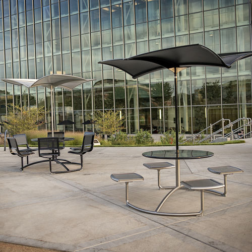 Tavolo contemporaneo - MINGLE - landscapeforms - in metallo / rotondo / con sedie integrate