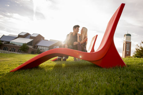 Lettino prendisole contemporaneo - CHILL - landscapeforms - in polietilene / per spazio pubblico / rosso