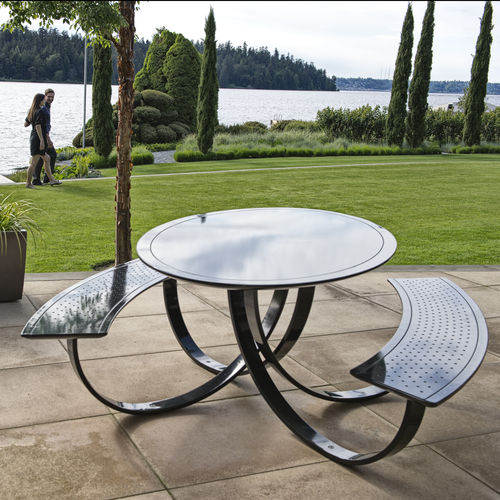 Tavolo da picnic contemporaneo - CHARLIE - landscapeforms - in metallo / rotondo / ovale