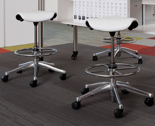 Sgabello da ufficio in tessuto - PONY - Humanscale - con rotelle / imbottito / girevole