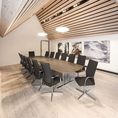 Tavolo da riunione contemporaneo - CONFIGURATION - HOWE - in legno / in laminato / con supporto in metallo cromato