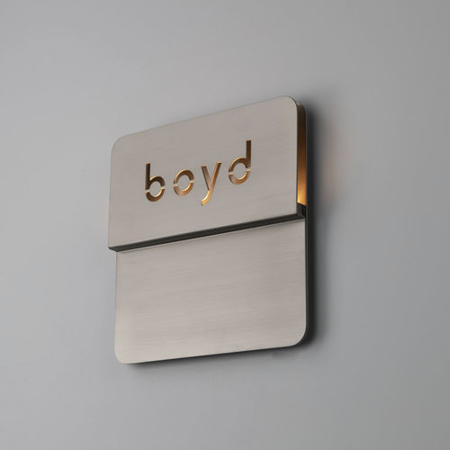Applique contemporanea - PLATEAU - BOYD - da interno / in ottone / quadrata