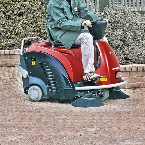 Spazzatrice uomo a bordo - DUSTY 1100 STH - BIEMMEDUE SpA - aspirante / per strade / da esterno